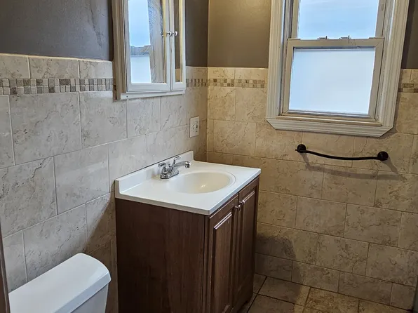 502 Avenue East image 12 of 28