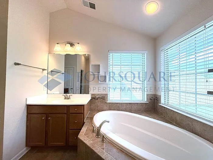 1016 Hildebran Ln — Photo 37