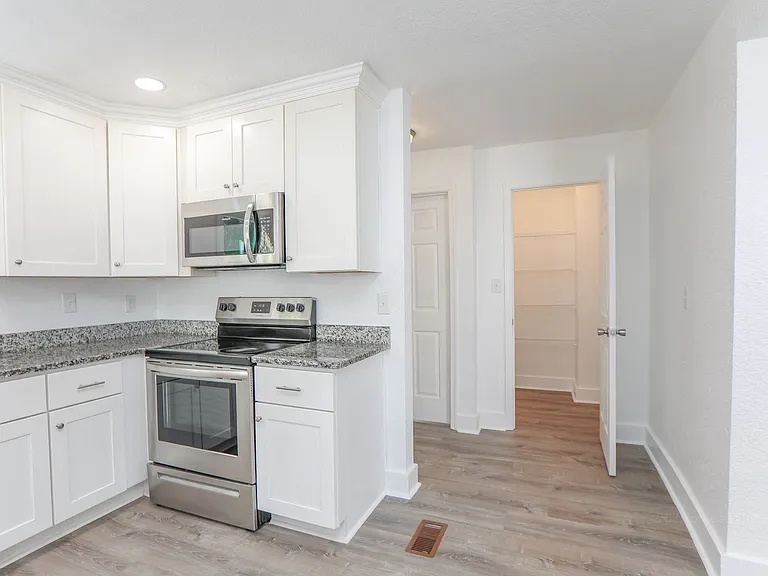 1609 Richmond Ave — Photo 7
