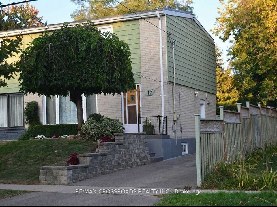 1st image of 12 Chevron Cres