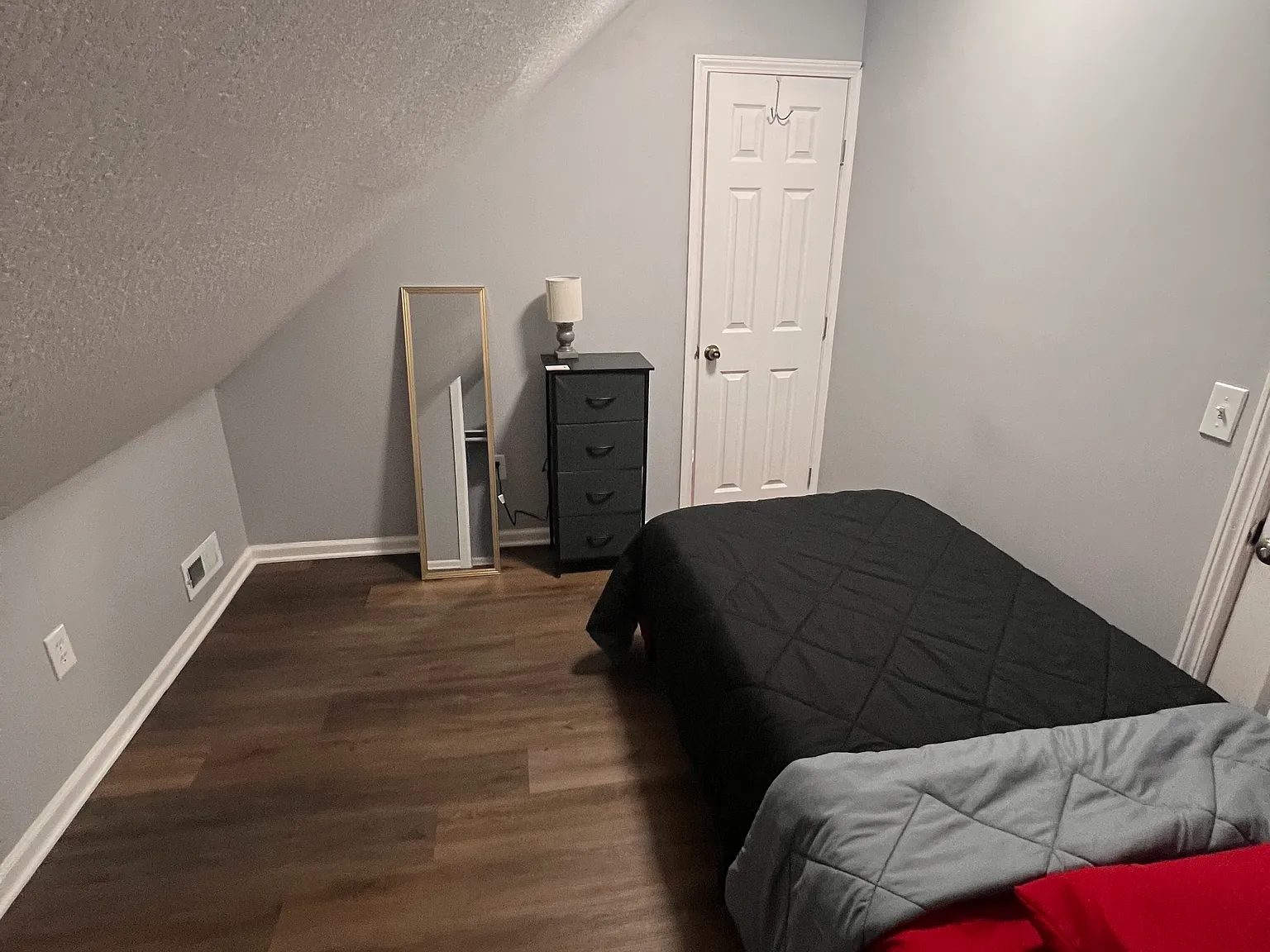 4 bed, 1300 sqft, $850 — Photo 4