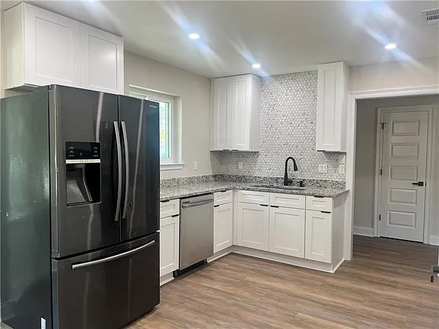4 bed, 2.0 bath, 1800 sqft, $2,200 — Photo 3