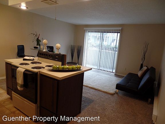 4th image of 719 S Lincoln Pl APT 1