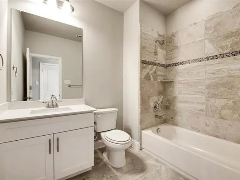 291 Scotia St — Photo 10