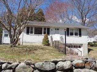 28 Thompson Ave, Putnam, CT 06260
