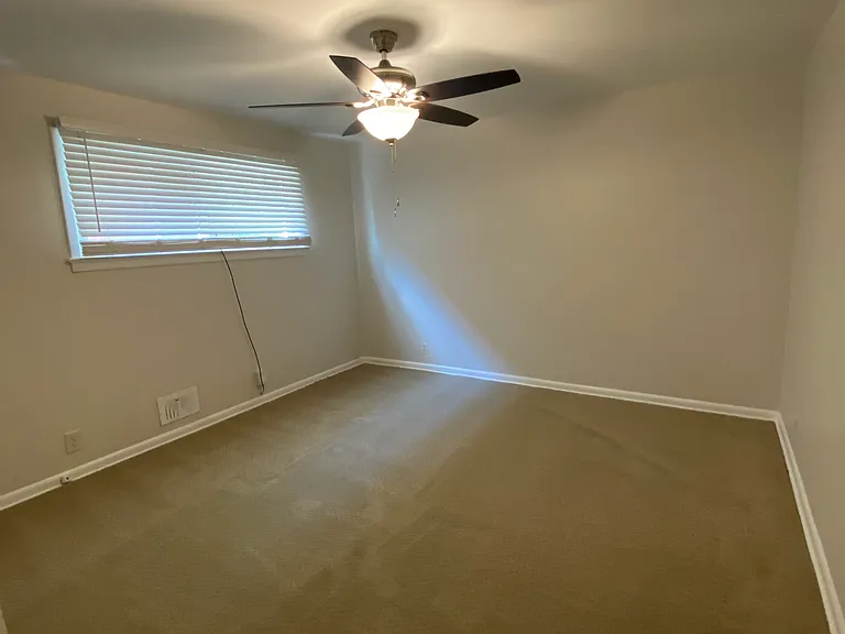 2396 Warrensville Center Rd — Photo 10
