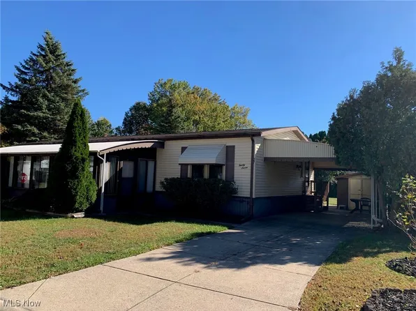 27 Sycamore Dr, Olmsted Falls, OH 44138
