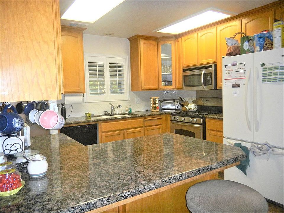 2nd image of 1401 Lake St