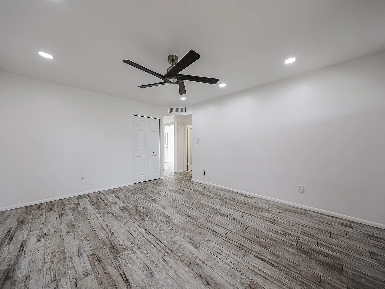 2501 North 22nd Drive - 1 — Photo 4