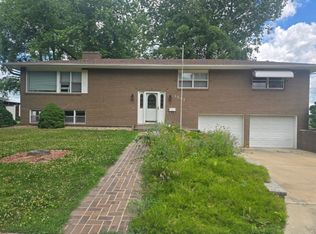 1001 Poplar Ln, Monticello, IL 61856