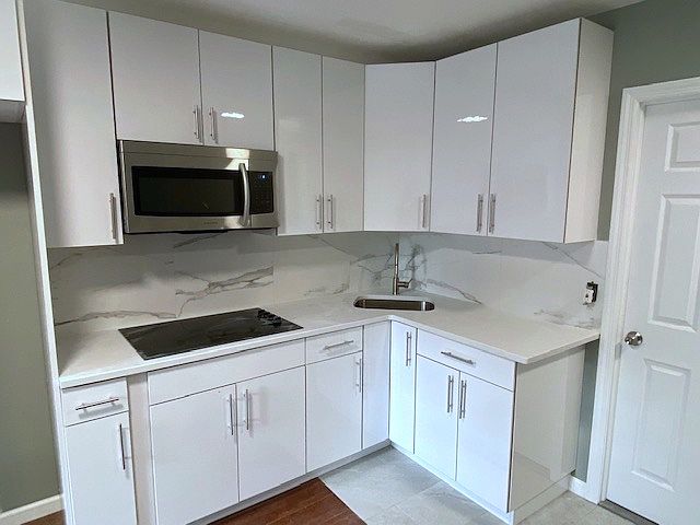1st image of 98 Hall St Floor 2