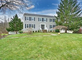 155 Cottage Pl, Gillette, NJ 07933