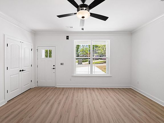 4th image of 207 Wildwood Dr