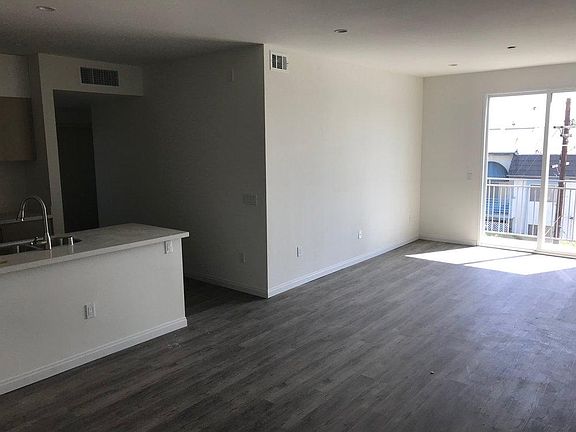 2nd image of 8715 Tobias Ave