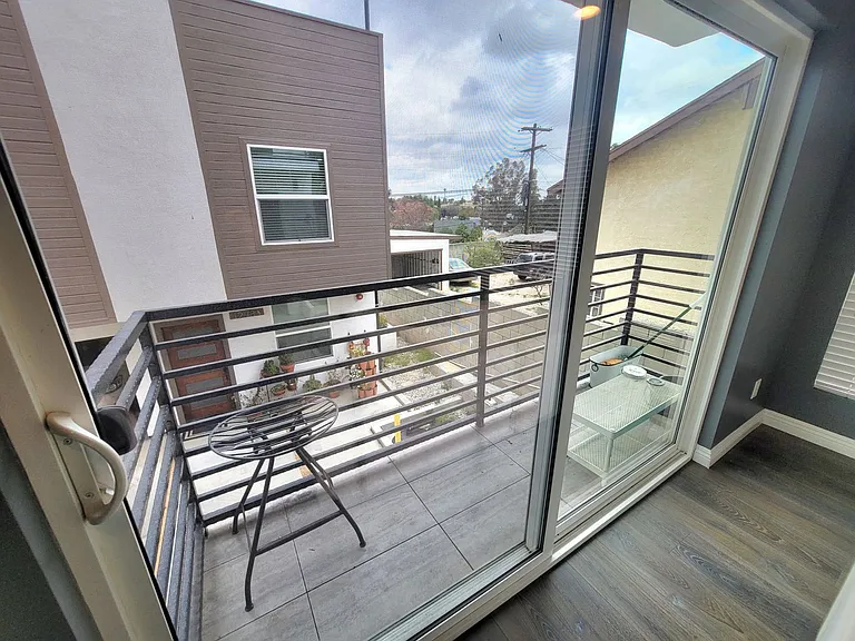 1276 1/2 Ricardo St — Photo 6
