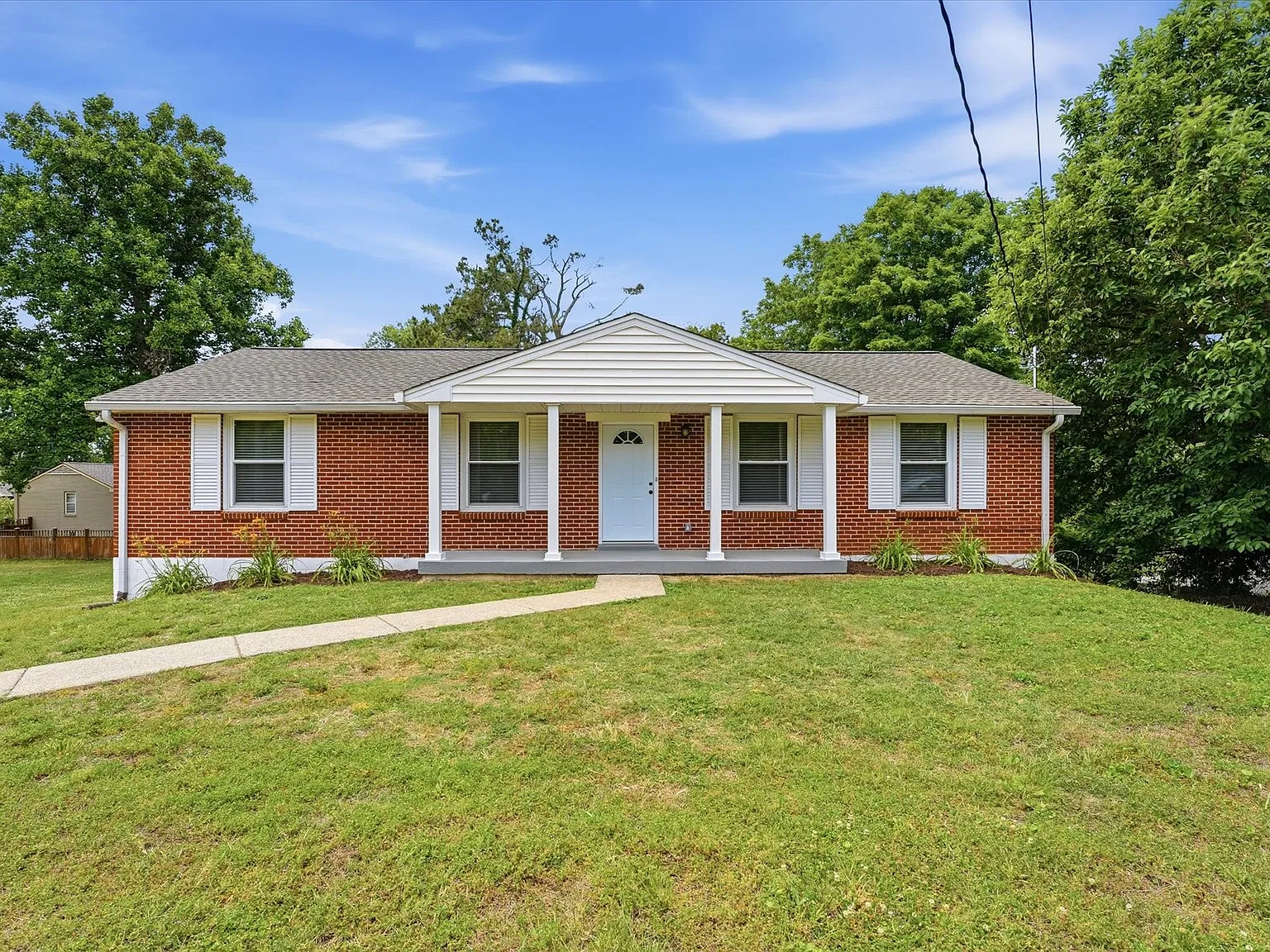 3 bed, 2.0 bath, 1762 sqft, $2,400 — Photo 1