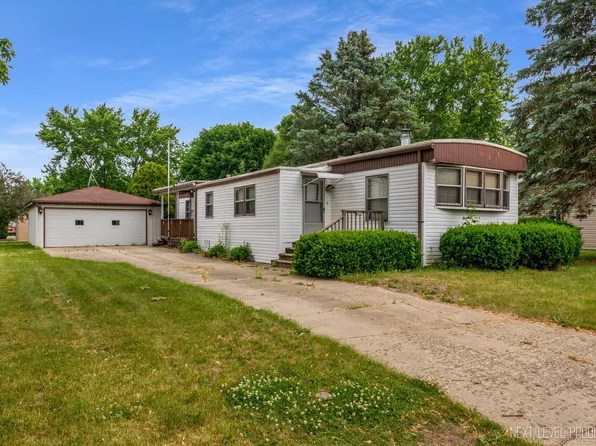 101 Oak Ave, Sandwich, IL 60548