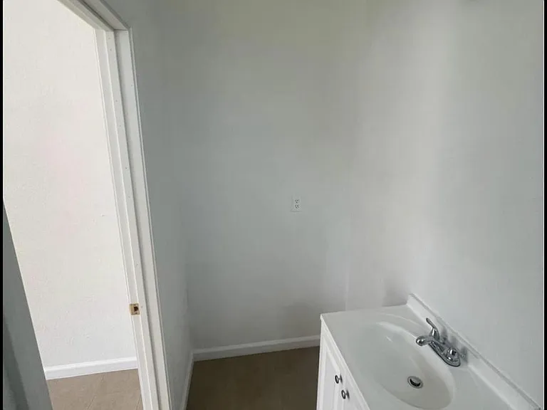 1818 S San Joaquin St #2 — Photo 2