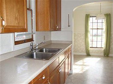 3rd image of 4414 W 171st St