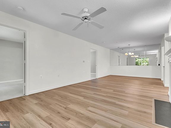 5th image of 10019 Vanderbilt Cir APT 6-16