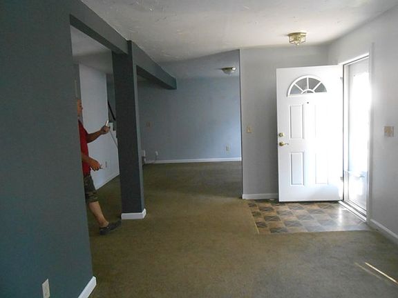 4th image of 184 Klerx Ave