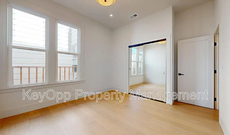 489 Guerrero St — Photo 24