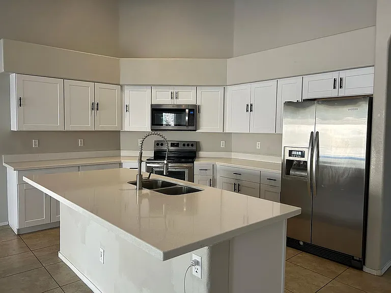 621 N Alder Dr — Photo 6