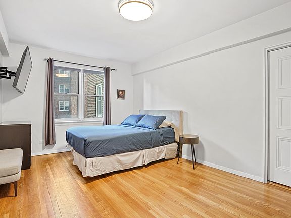 3rd image of 3750 Hudson Manor Ter APT 3EE