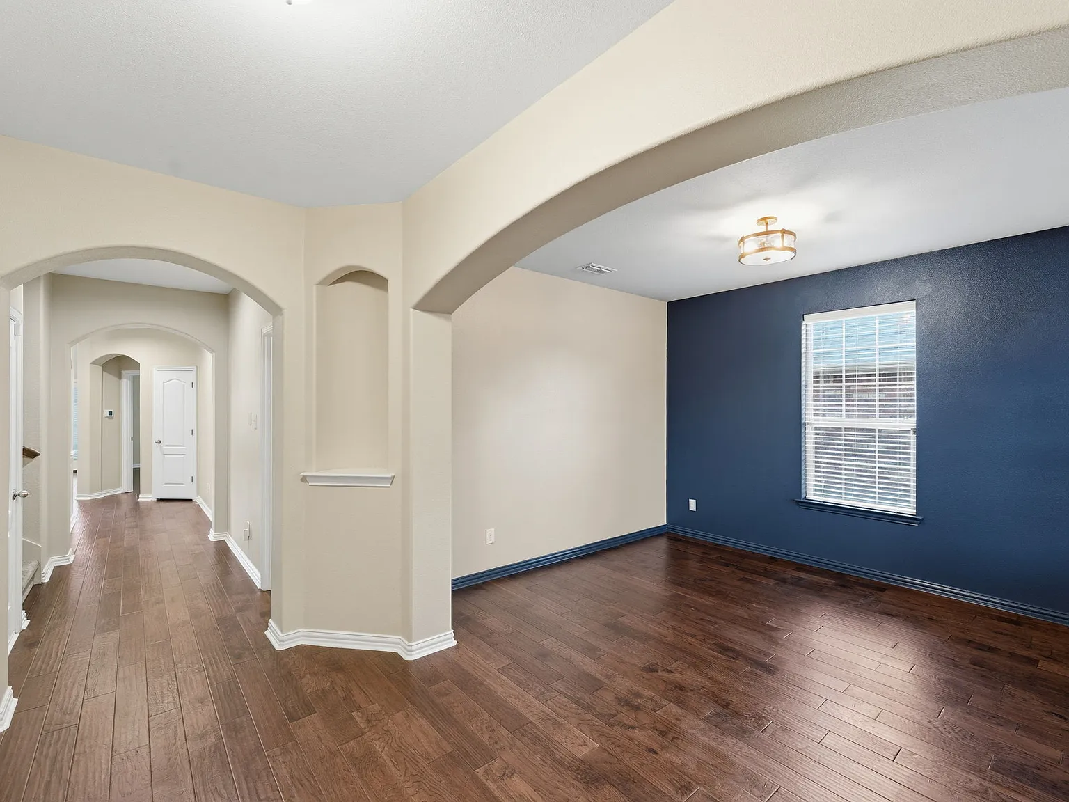 5 bed, 2.5 bath, 3262 sqft, $2,750 — Photo 2