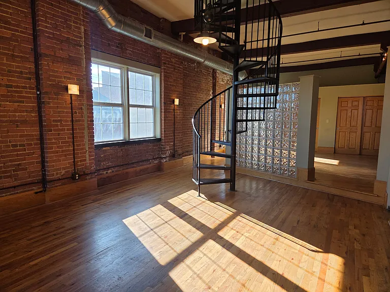 1667 E 40th St #3G — Photo 4