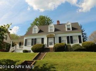 29 7th St NE, Pulaski, VA 24301