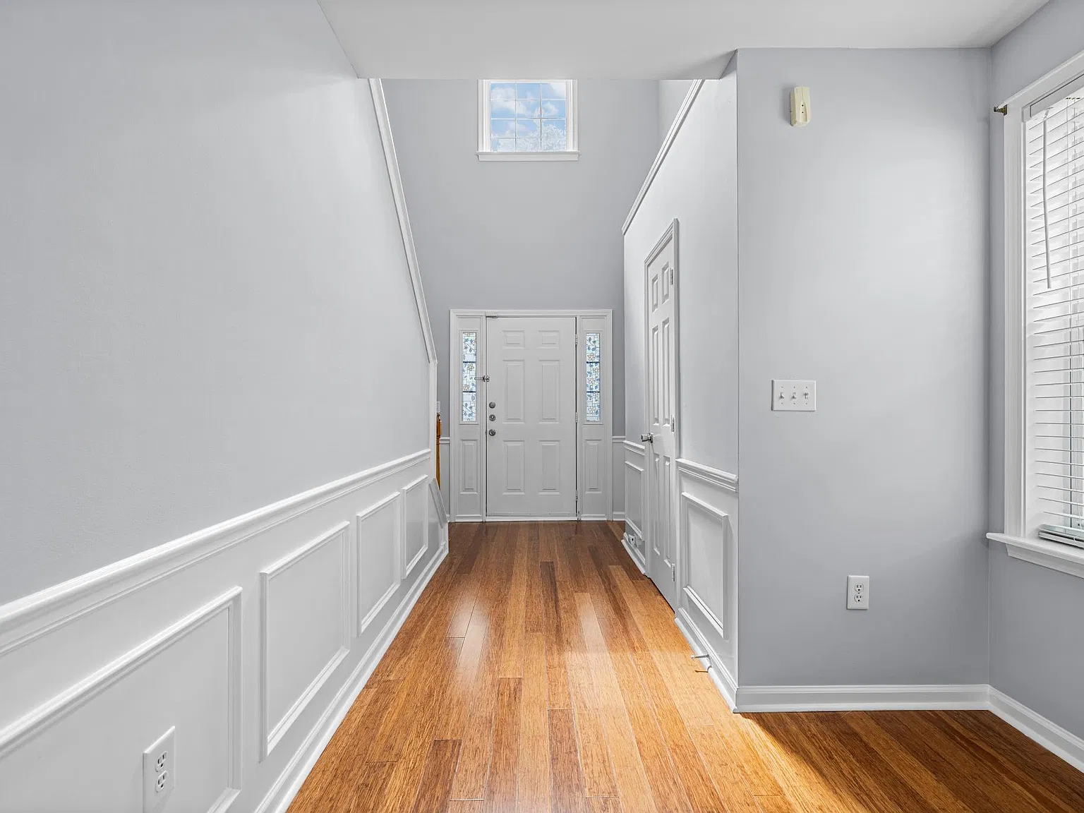 4 bed, 2.5 bath, 2035 sqft, $2,295 — Photo 4