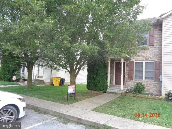 32 Judges Ct, Inwood, WV 25428