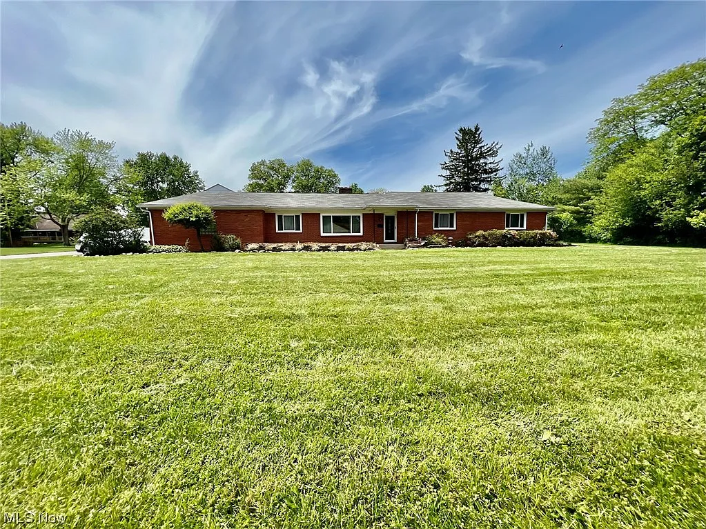 845 Melwood Dr NE photo 1