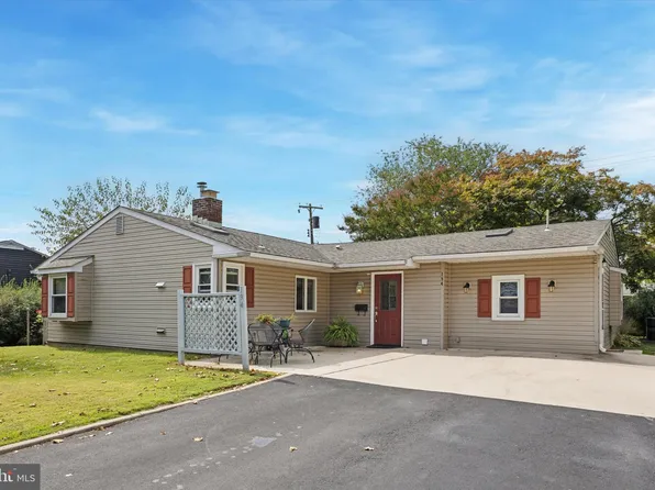 194 Willow Dr, Levittown, PA 19054