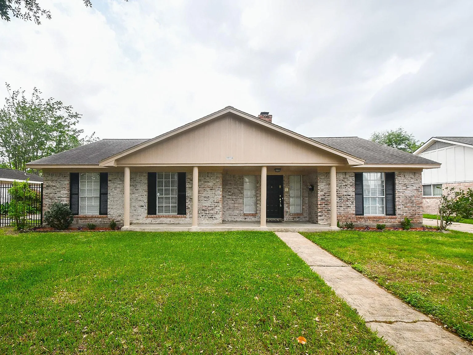 4 bed, 2.0 bath, 2122 sqft, $2,250 — Photo 2