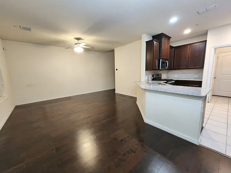4816 Bridgewater St — Photo 5
