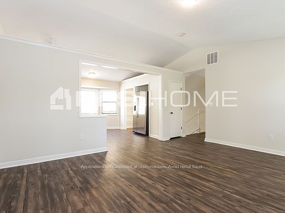 3rd image of 3330 Revere Cir