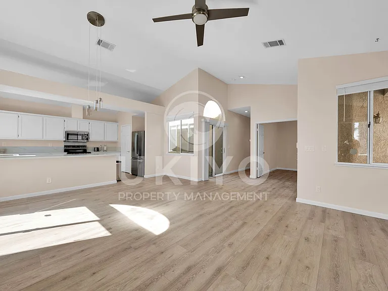 265 Potrero St — Photo 12