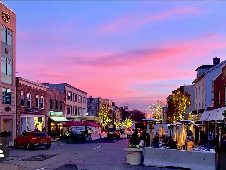 Evening views on Greenwich Ave