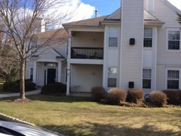 612 Honeybrook Cir, Stewartsville, NJ 08886