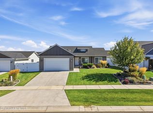 12090 N Gipper Loop, Rathdrum, ID 83858