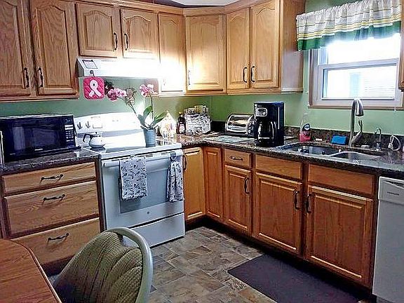 2nd image of 406 Kingslake Dr