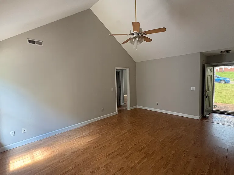 2824 Maple Cir — Photo 4