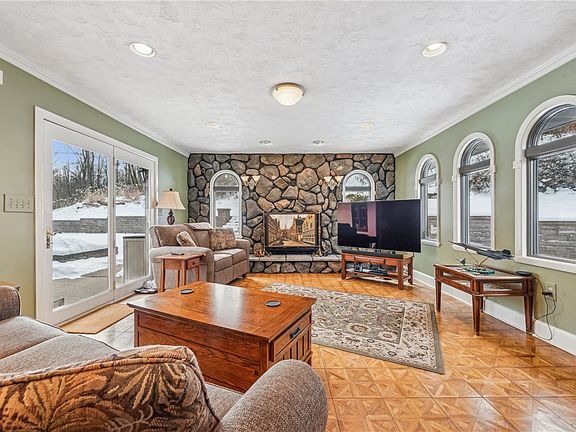 5th image of 116 Maple Dr