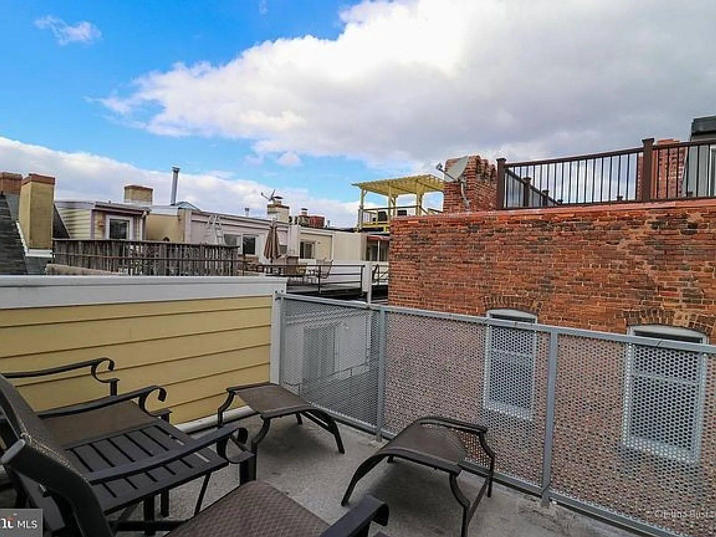 Gorgeous Federal Hill 3bd/2ba with Modern Amenities, CAC, W/D and Upper Deck! Available 8/15 — Photo 4