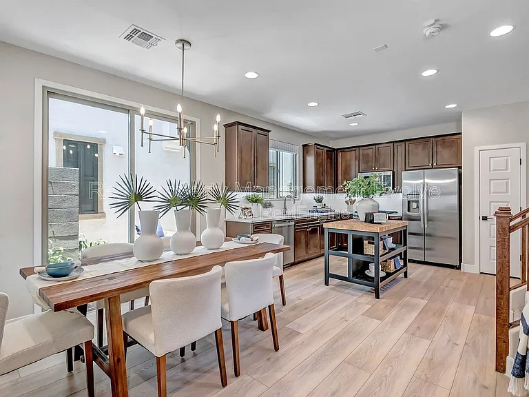 43256 N Hinoki St — Photo 2