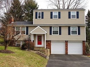 1457 Old Meadow Rd, Upper St Clair, PA 15241