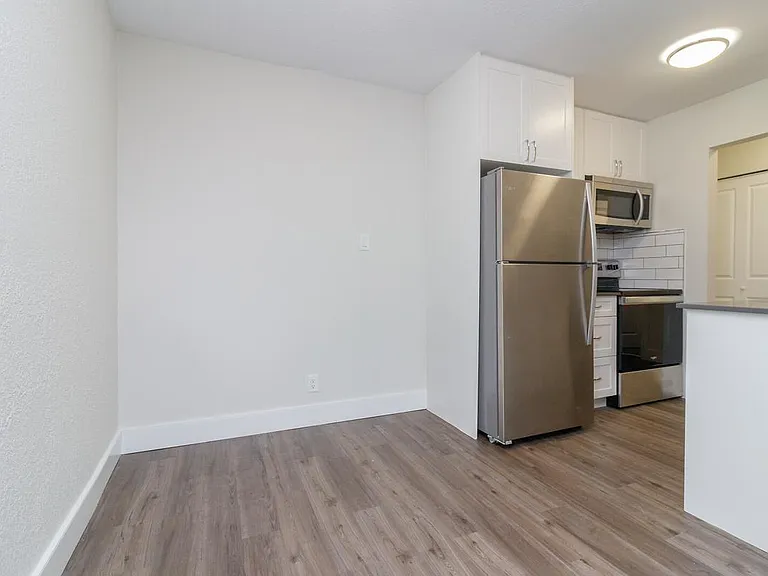 984 McKenzie Ave — Photo 22