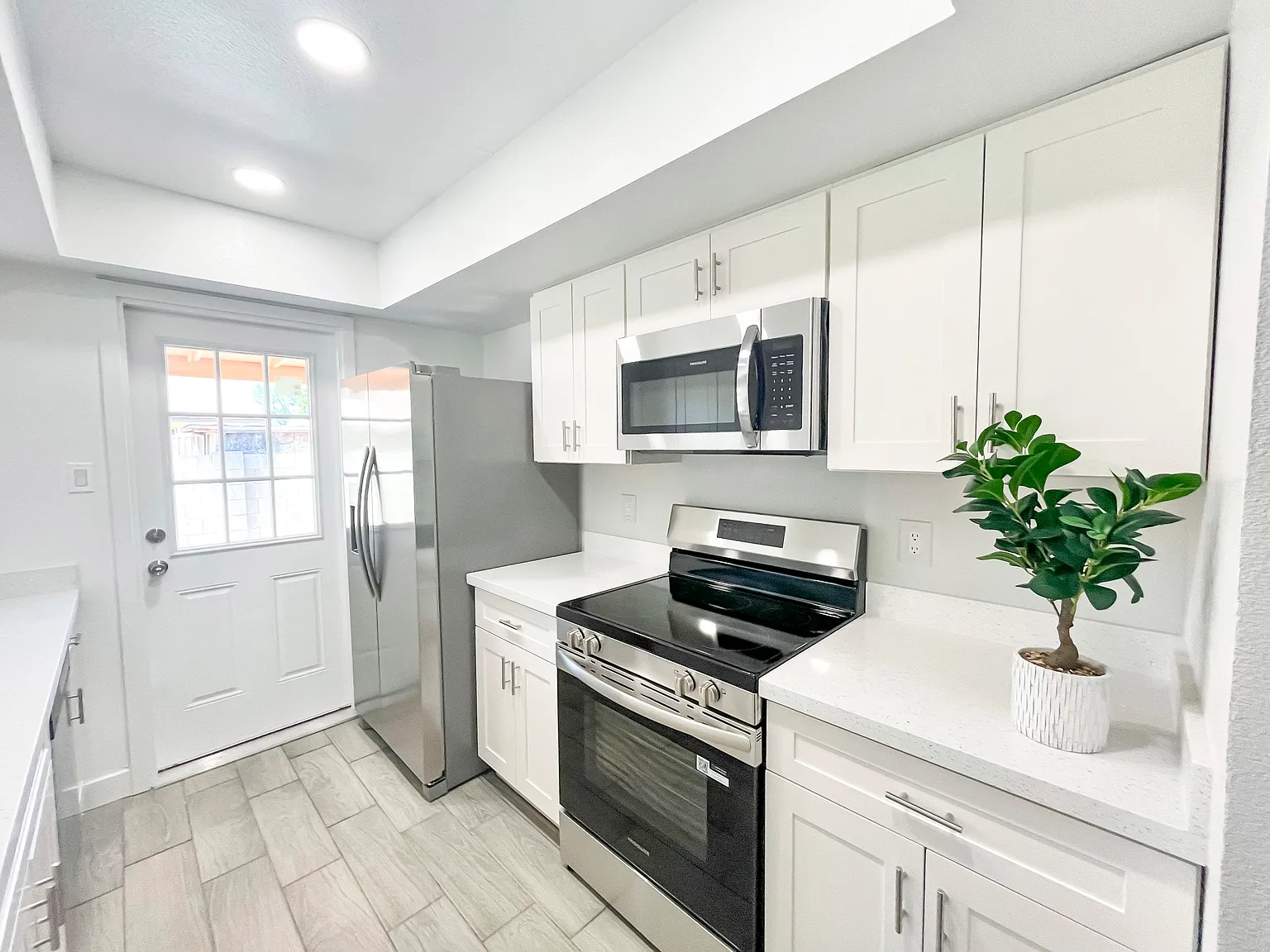 4 bed, 3.0 bath, 2153 sqft, $819 — Photo 3